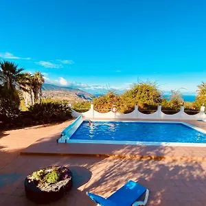 https://spacious-characterful-villa-with-spectacular-views-in.in-canary-islands.com