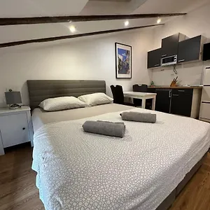 https://apartment-in-the-heart-of-pula.in-istria.net